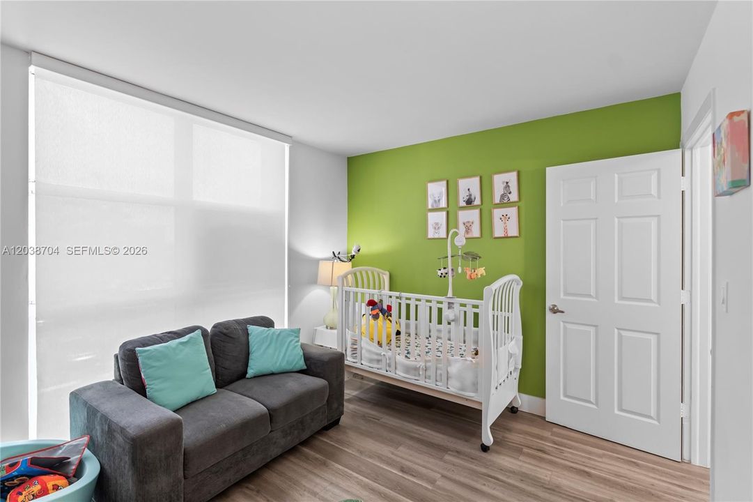 For Sale: $305,500 (2 beds, 2 baths, 910 Square Feet)