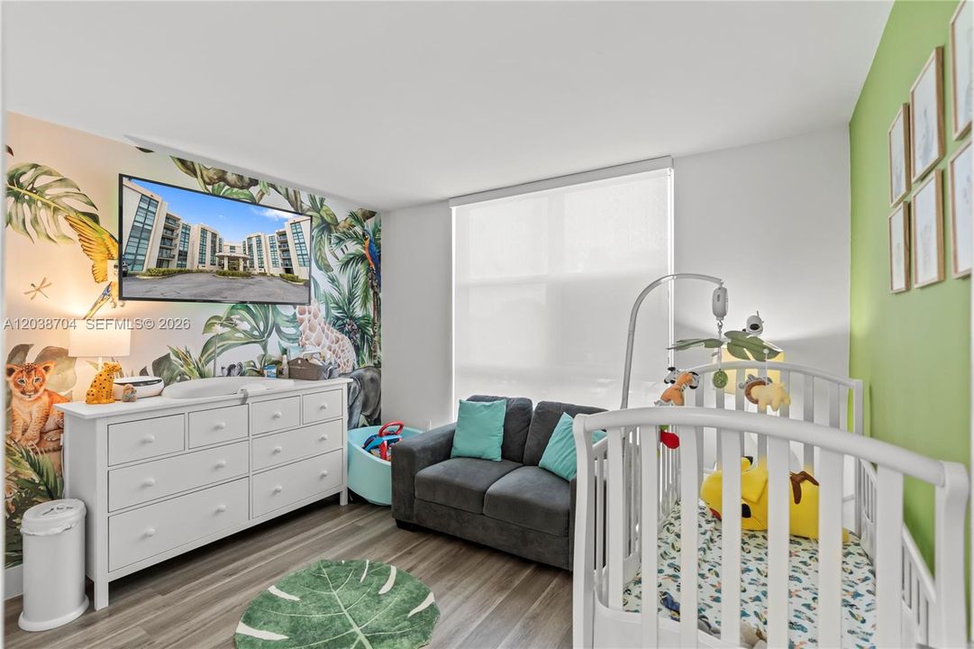 For Sale: $305,500 (2 beds, 2 baths, 910 Square Feet)