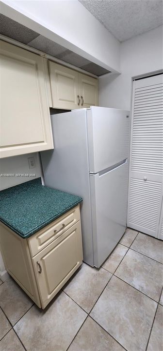 В аренду: $2,250 (2 спален, 2 ванн, 907 Квадратных фут)