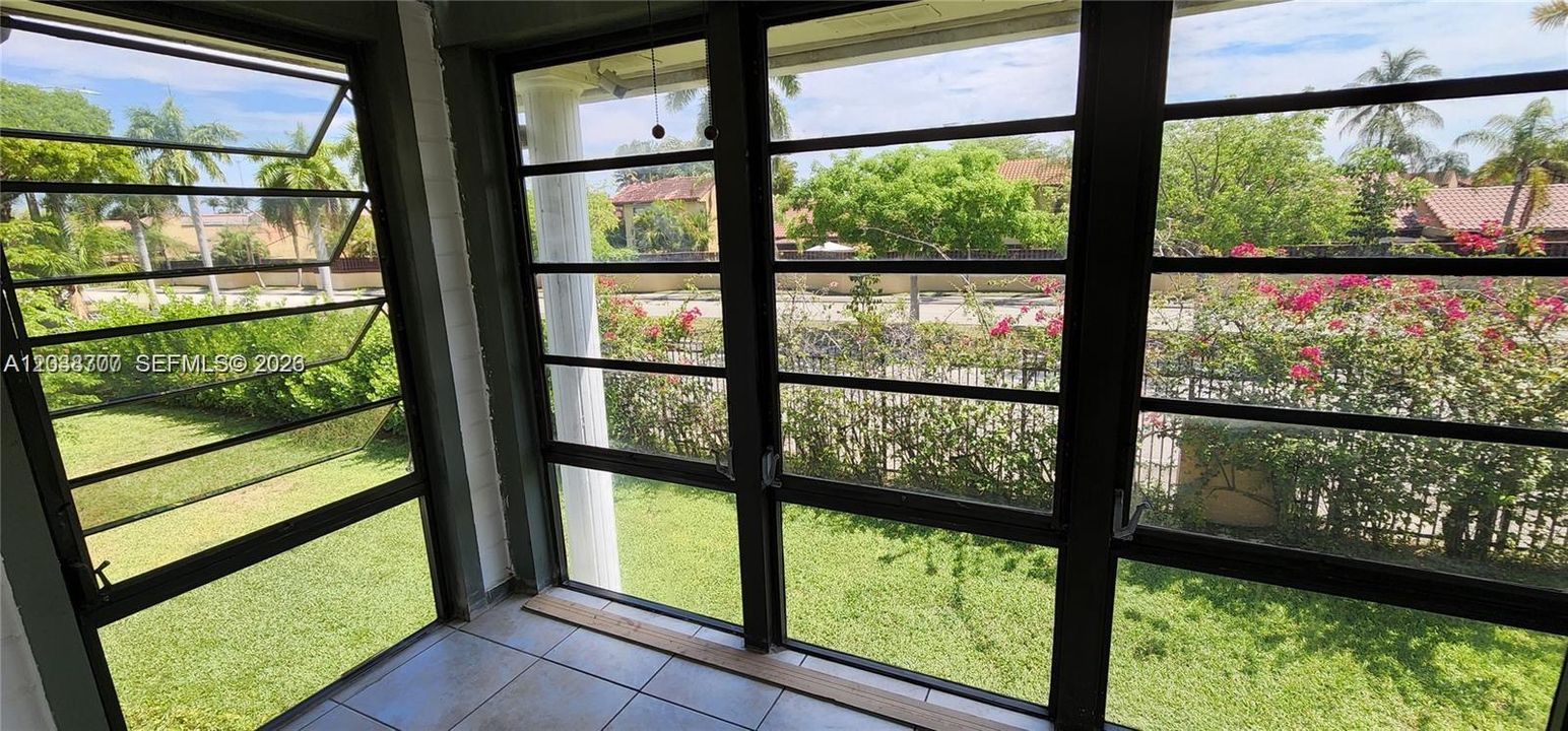 В аренду: $2,250 (2 спален, 2 ванн, 907 Квадратных фут)