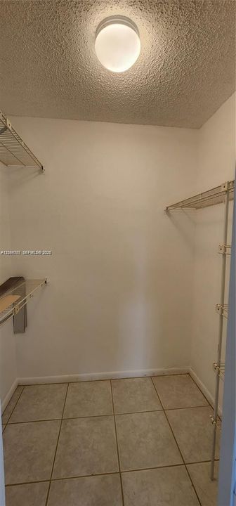 В аренду: $2,250 (2 спален, 2 ванн, 907 Квадратных фут)