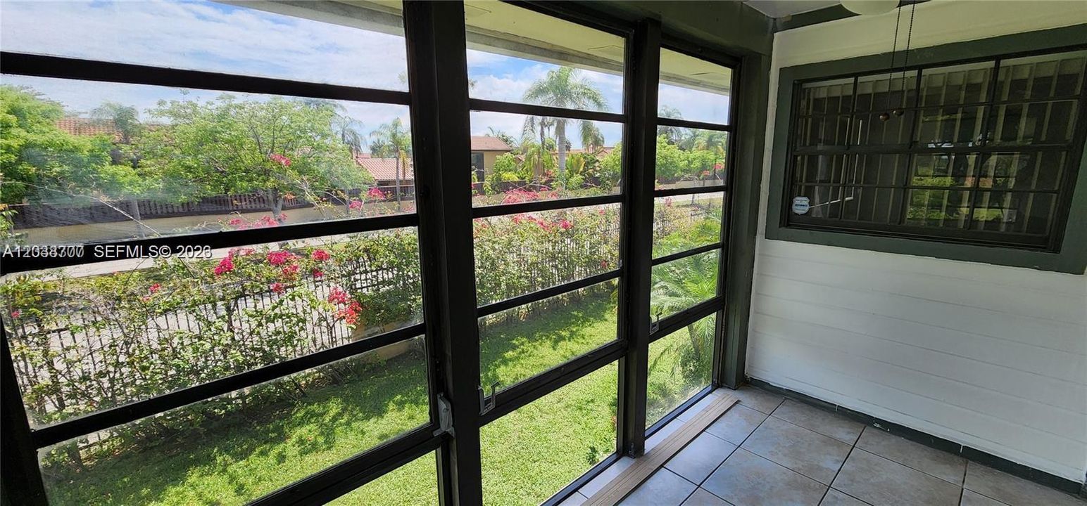 В аренду: $2,250 (2 спален, 2 ванн, 907 Квадратных фут)