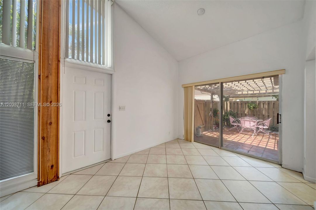 For Sale: $219,990 (2 beds, 2 baths, 1011 Square Feet)