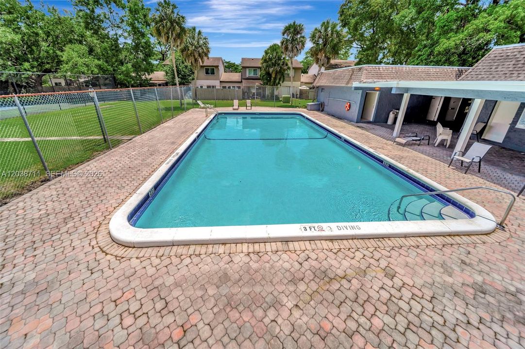 For Sale: $219,990 (2 beds, 2 baths, 1011 Square Feet)