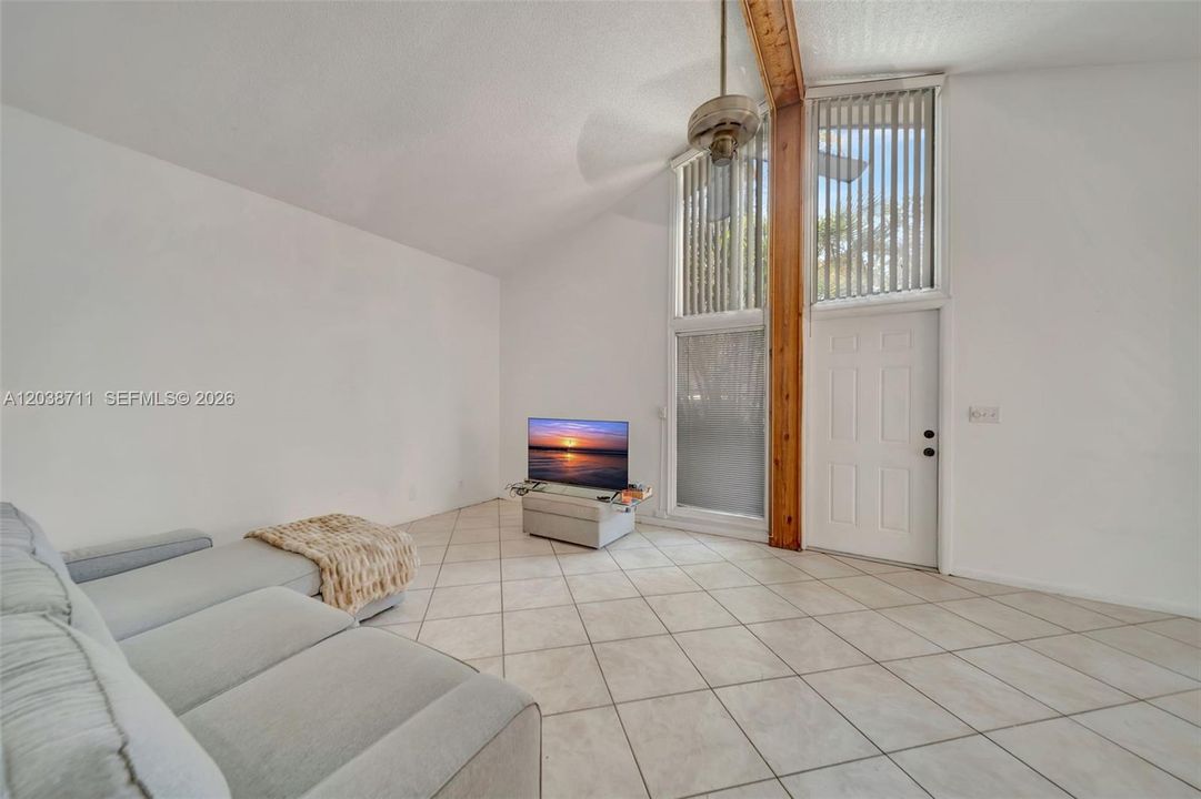For Sale: $219,990 (2 beds, 2 baths, 1011 Square Feet)