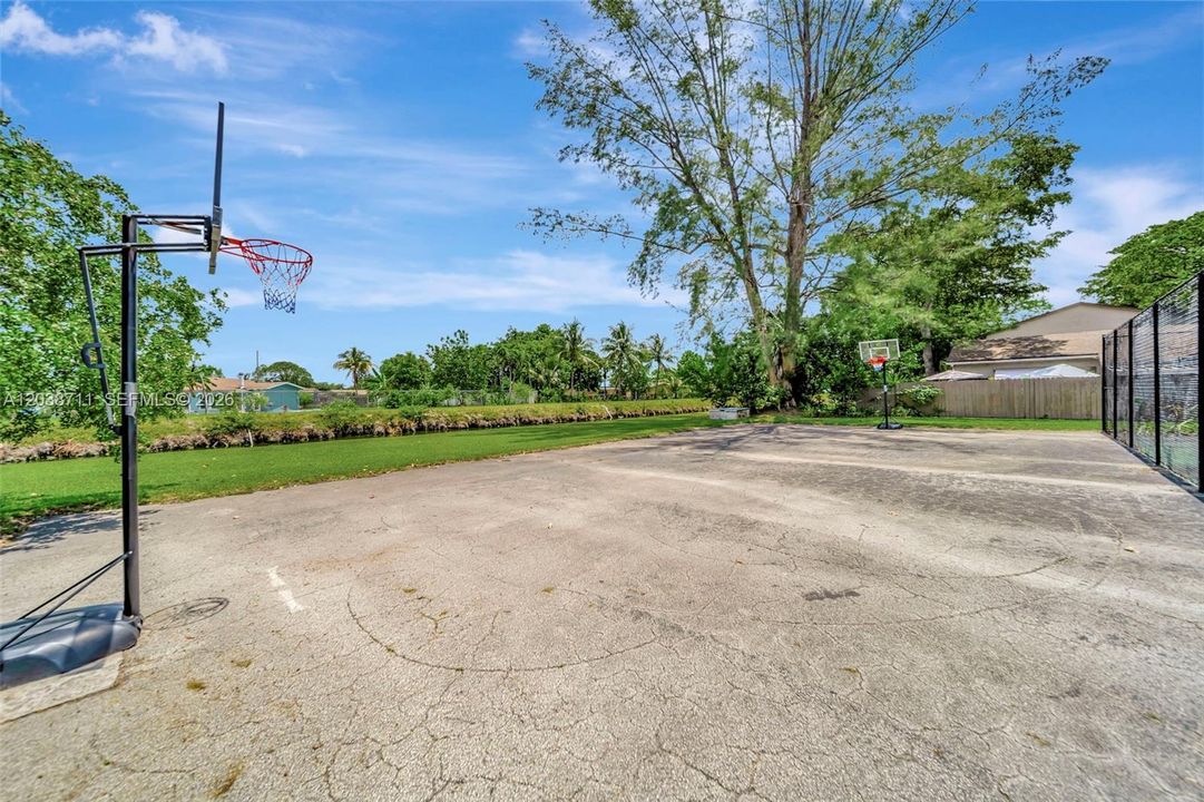 For Sale: $219,990 (2 beds, 2 baths, 1011 Square Feet)