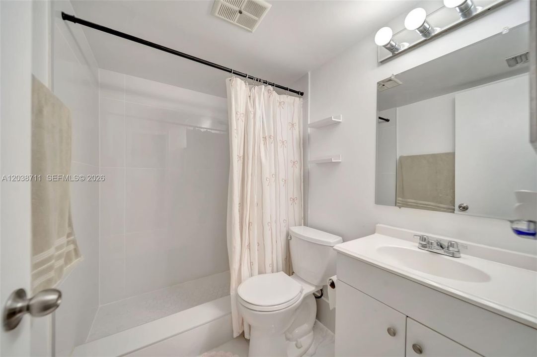For Sale: $219,990 (2 beds, 2 baths, 1011 Square Feet)