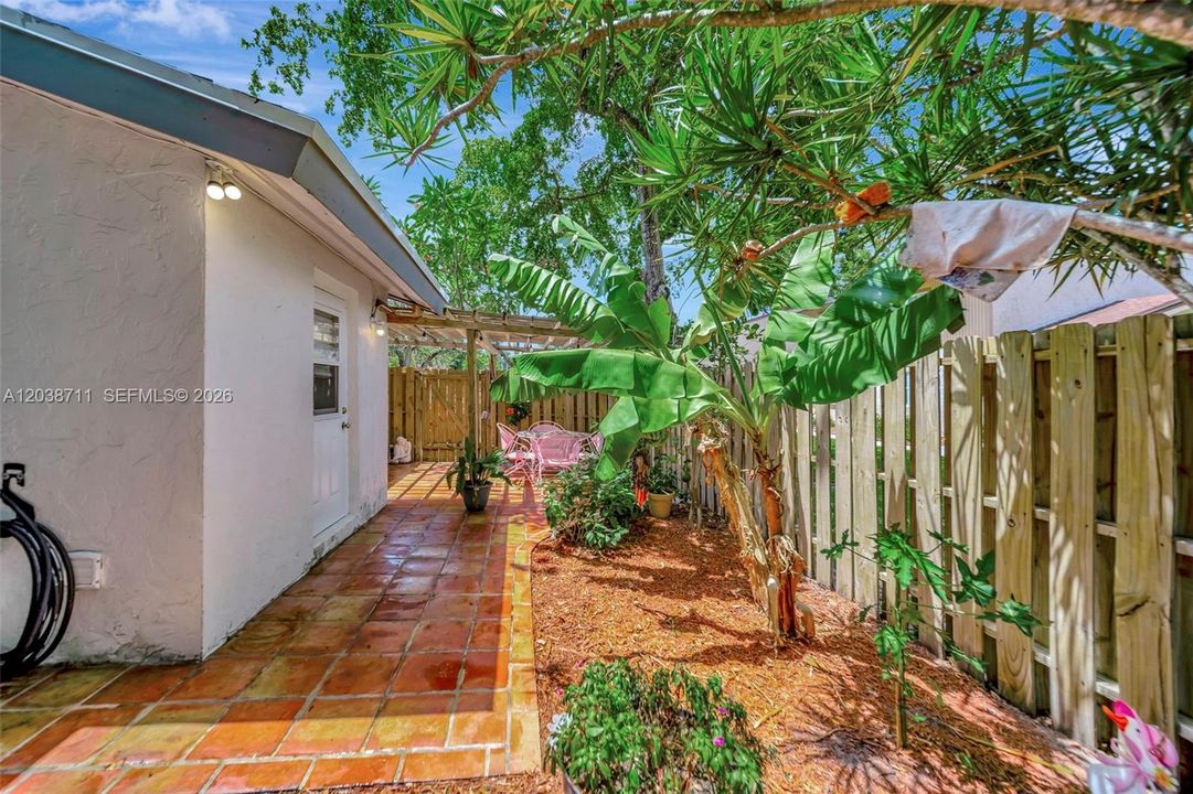 For Sale: $219,990 (2 beds, 2 baths, 1011 Square Feet)