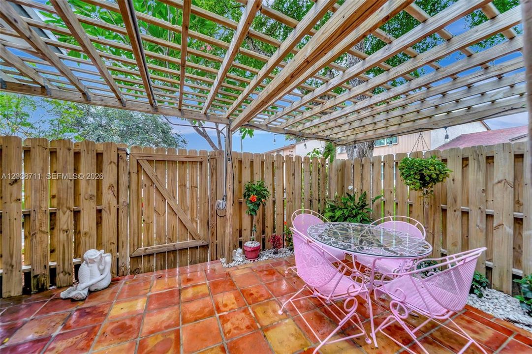 For Sale: $219,990 (2 beds, 2 baths, 1011 Square Feet)