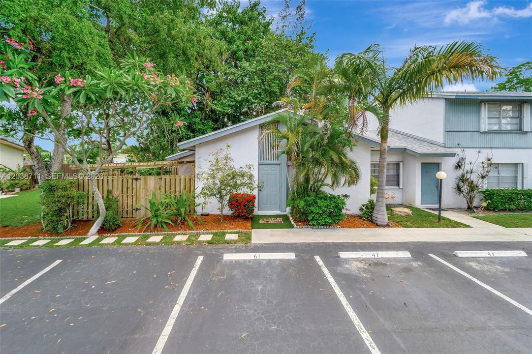 For Sale: $219,990 (2 beds, 2 baths, 1011 Square Feet)
