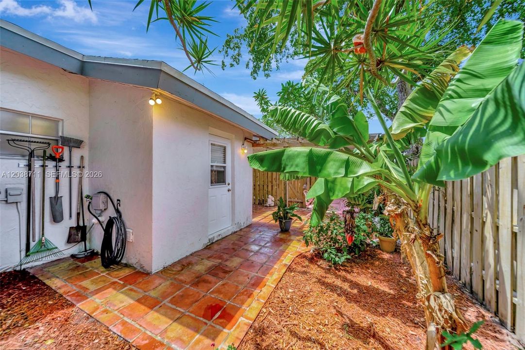 For Sale: $219,990 (2 beds, 2 baths, 1011 Square Feet)