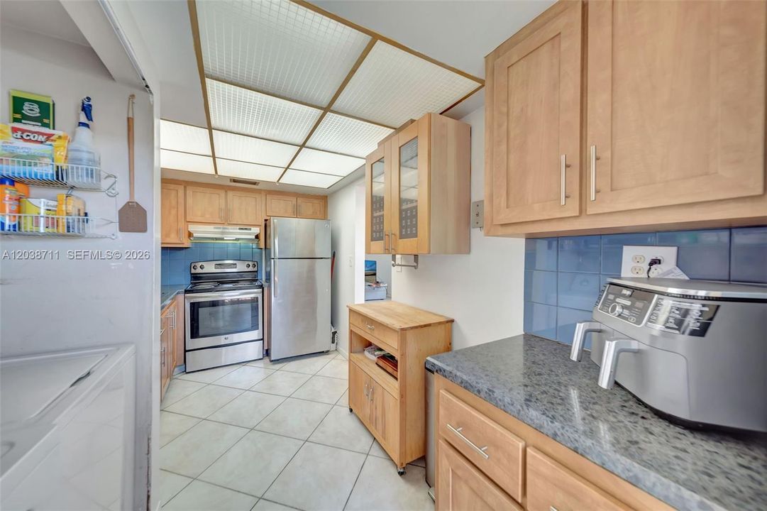 For Sale: $219,990 (2 beds, 2 baths, 1011 Square Feet)