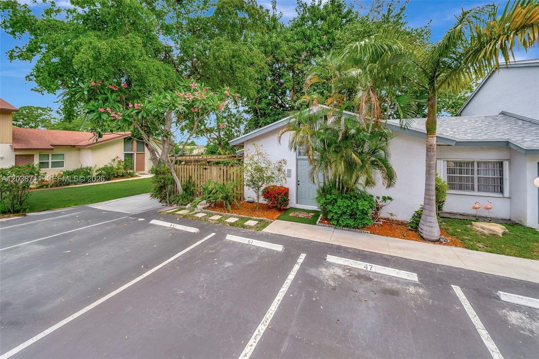 For Sale: $219,990 (2 beds, 2 baths, 1011 Square Feet)