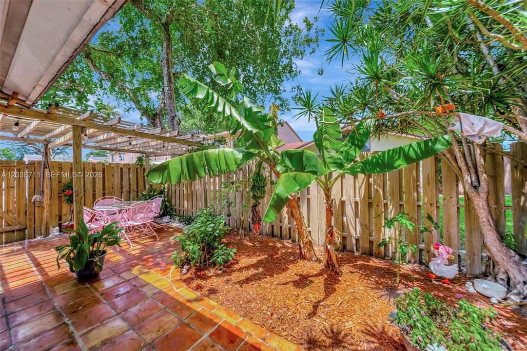 For Sale: $219,990 (2 beds, 2 baths, 1011 Square Feet)