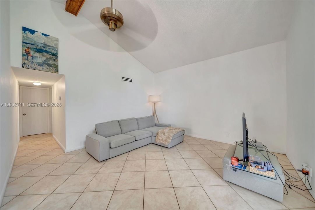 For Sale: $219,990 (2 beds, 2 baths, 1011 Square Feet)