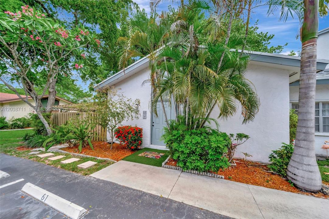 For Sale: $219,990 (2 beds, 2 baths, 1011 Square Feet)