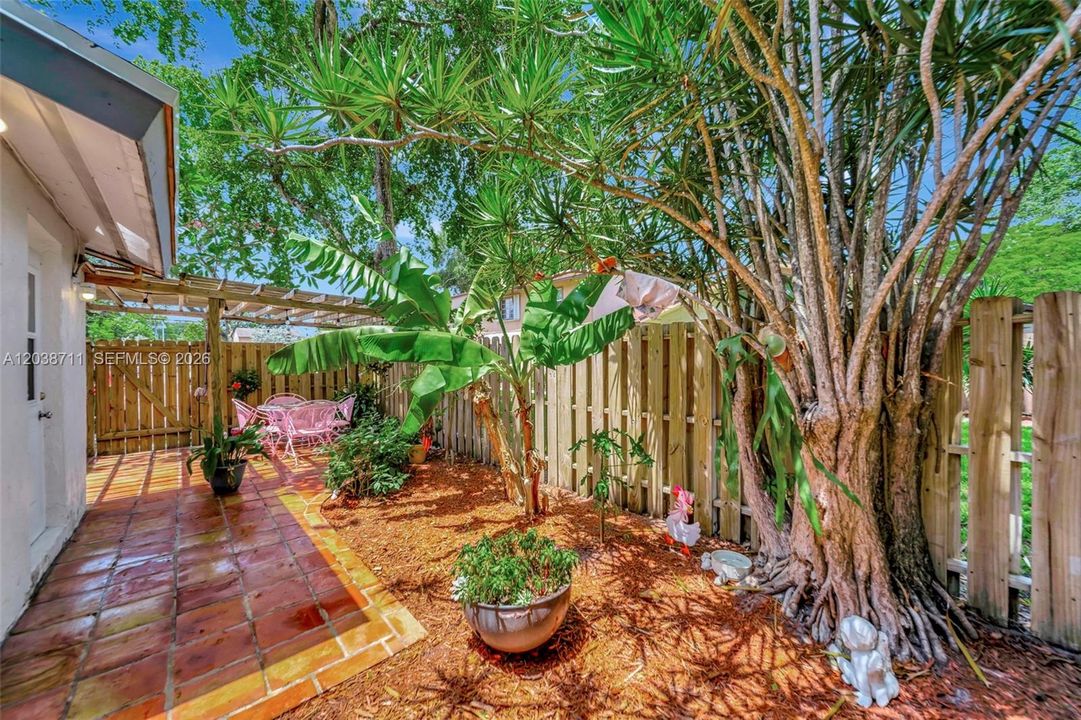 For Sale: $219,990 (2 beds, 2 baths, 1011 Square Feet)