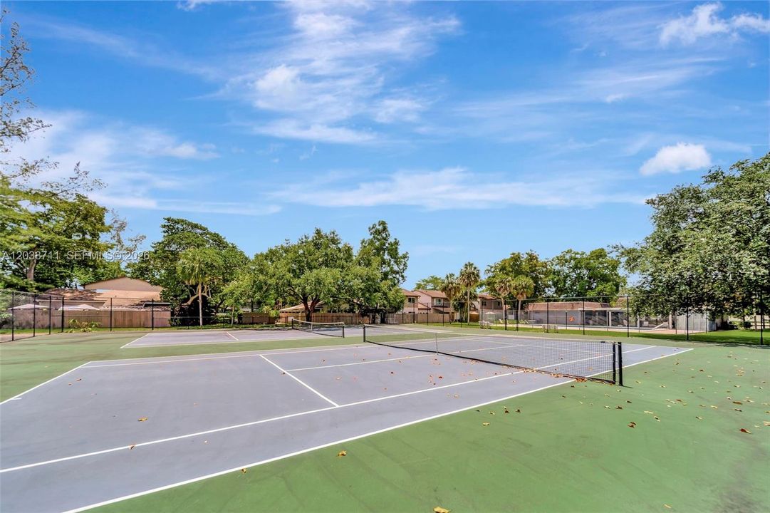For Sale: $219,990 (2 beds, 2 baths, 1011 Square Feet)