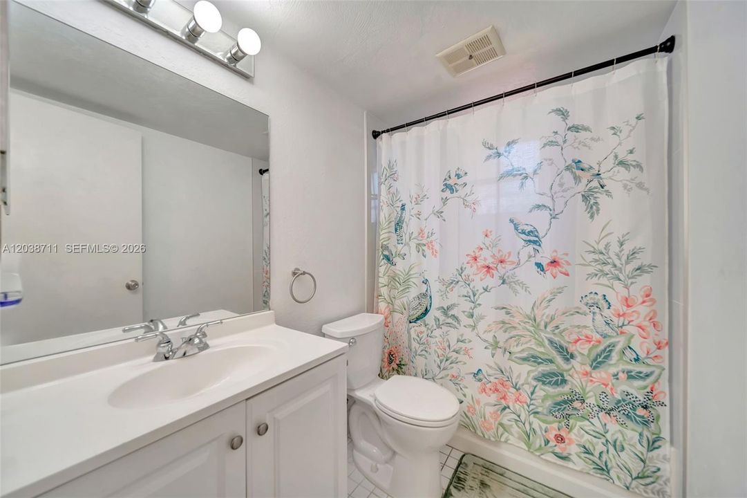For Sale: $219,990 (2 beds, 2 baths, 1011 Square Feet)