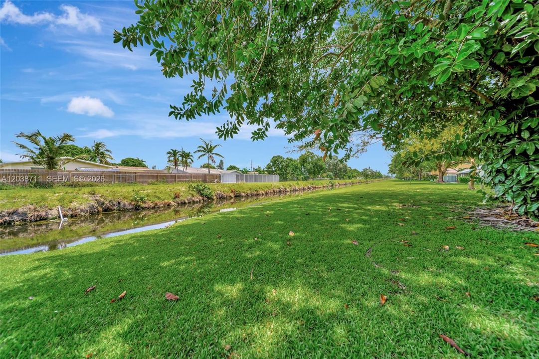 For Sale: $219,990 (2 beds, 2 baths, 1011 Square Feet)