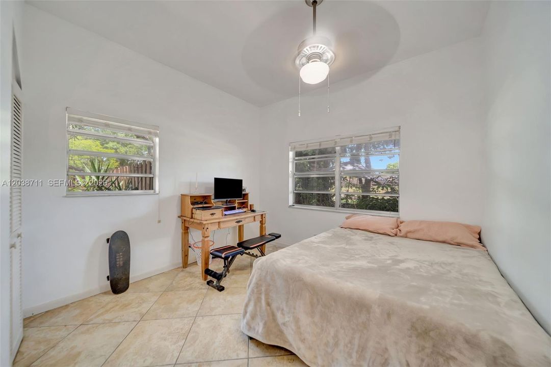 For Sale: $219,990 (2 beds, 2 baths, 1011 Square Feet)