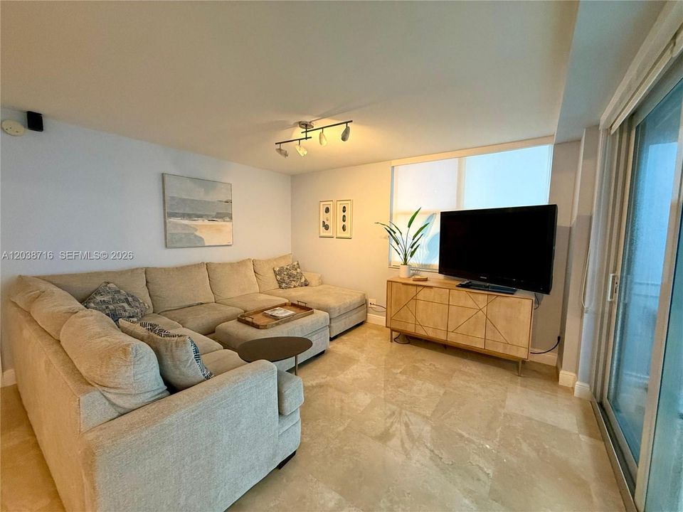 For Rent: $4,500 (2 beds, 2 baths, 1065 Square Feet)