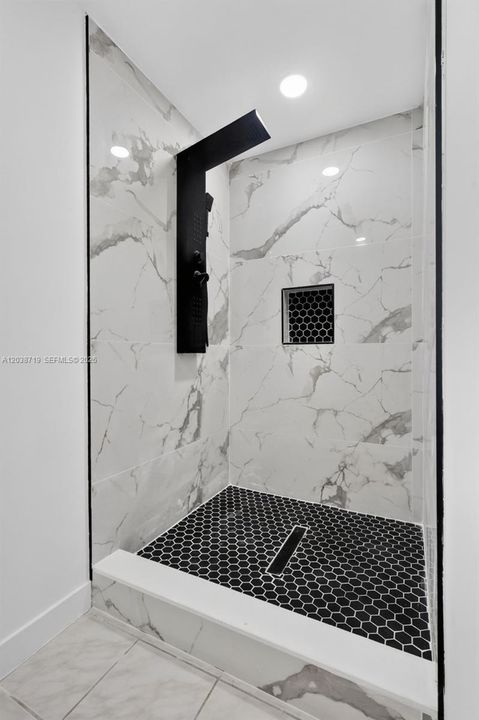 En Venta: $634,900 (4 camas, 3 baños, 2042 Pies cuadrados)