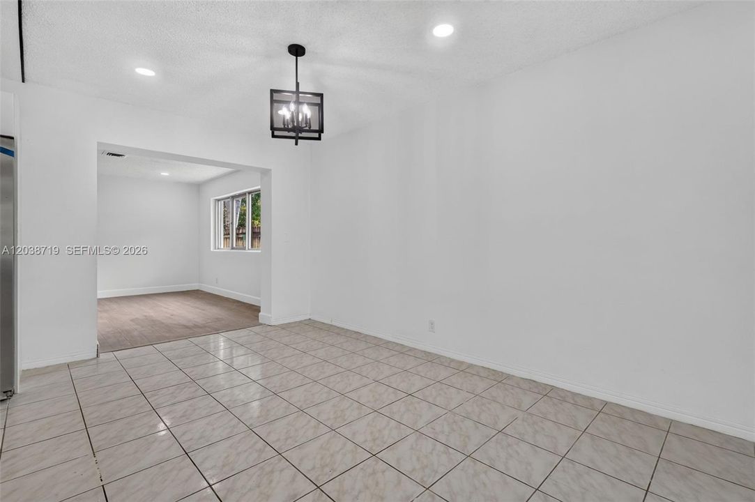 En Venta: $634,900 (4 camas, 3 baños, 2042 Pies cuadrados)