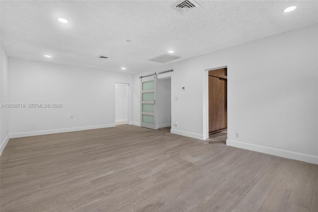 En Venta: $634,900 (4 camas, 3 baños, 2042 Pies cuadrados)
