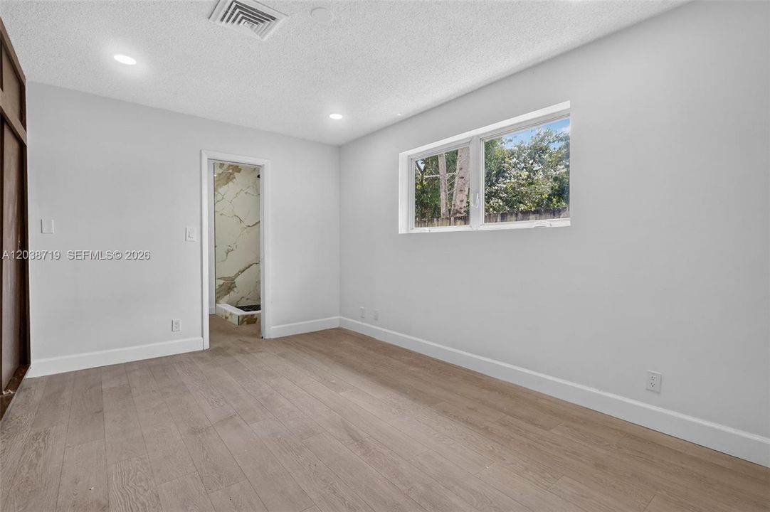 En Venta: $634,900 (4 camas, 3 baños, 2042 Pies cuadrados)