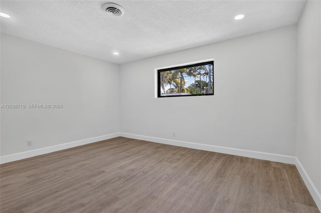 En Venta: $634,900 (4 camas, 3 baños, 2042 Pies cuadrados)