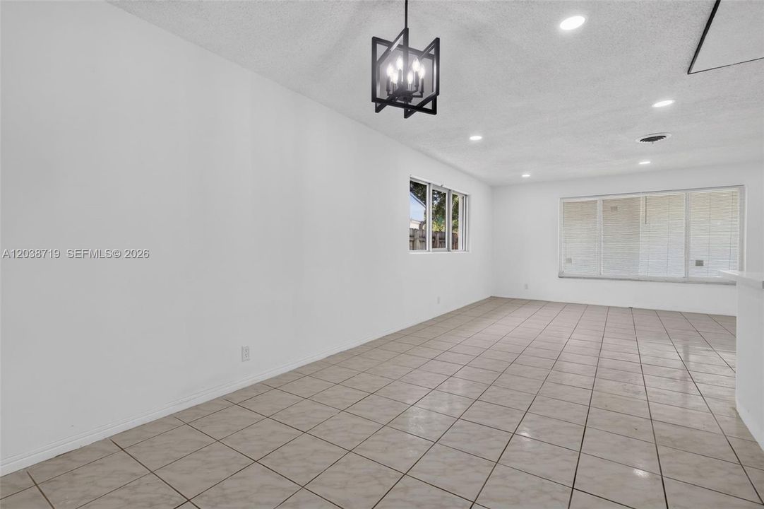 En Venta: $634,900 (4 camas, 3 baños, 2042 Pies cuadrados)