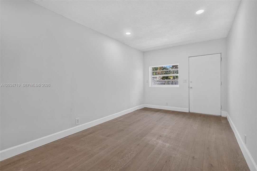 En Venta: $634,900 (4 camas, 3 baños, 2042 Pies cuadrados)