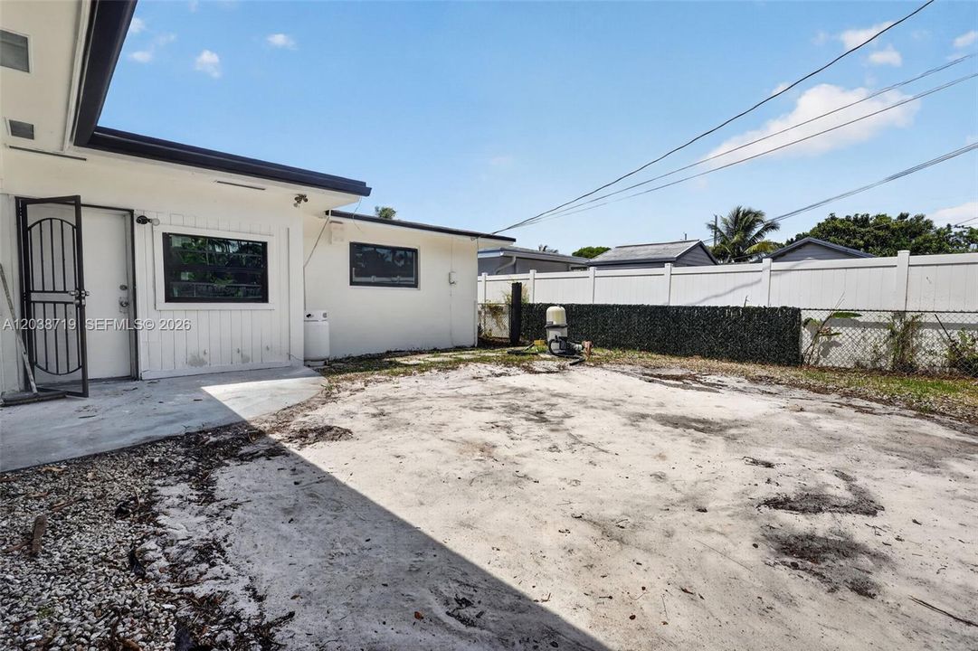 En Venta: $634,900 (4 camas, 3 baños, 2042 Pies cuadrados)