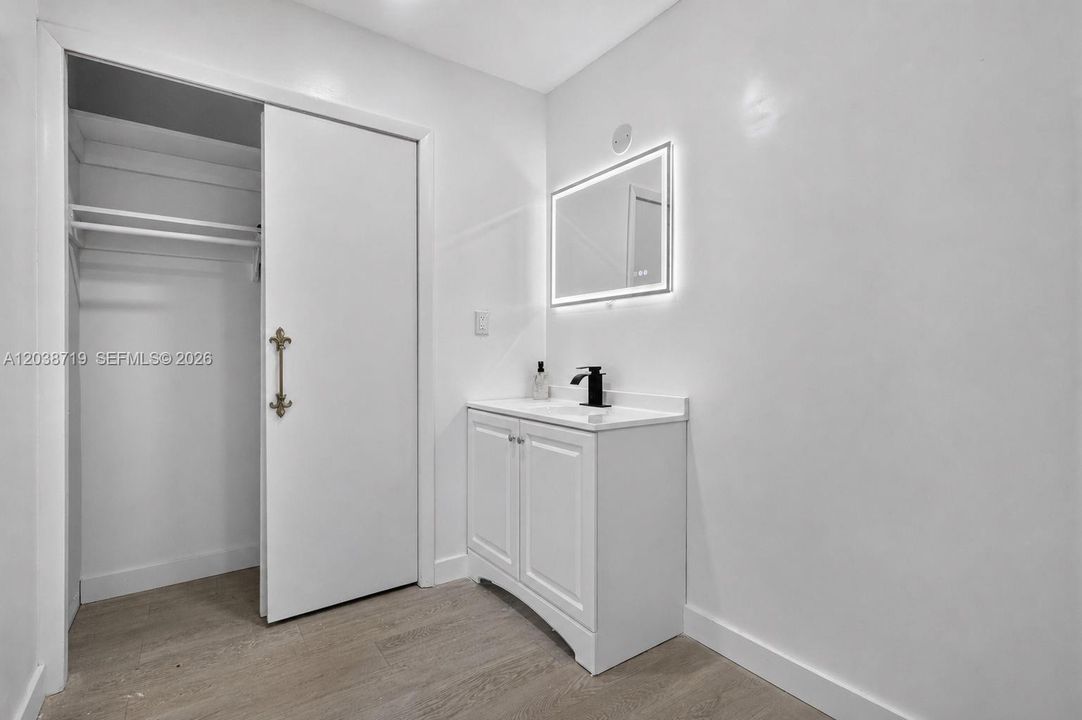 En Venta: $634,900 (4 camas, 3 baños, 2042 Pies cuadrados)