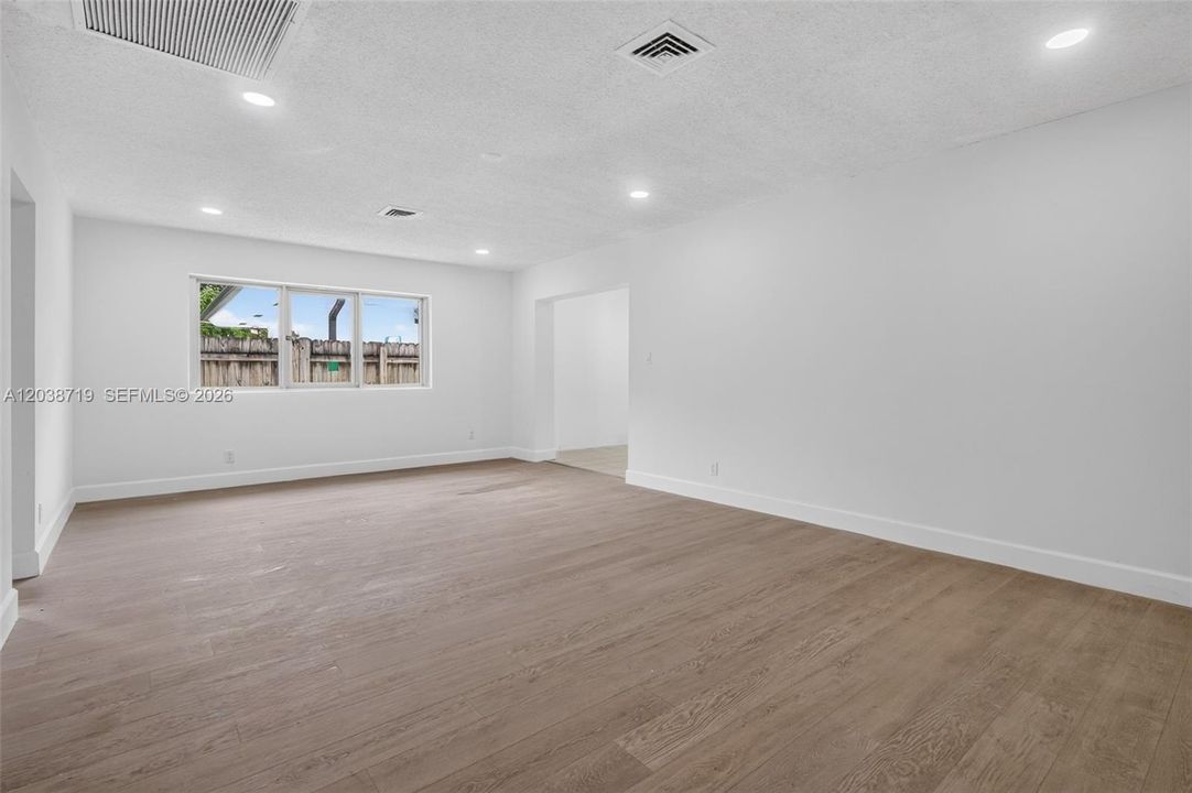 En Venta: $634,900 (4 camas, 3 baños, 2042 Pies cuadrados)