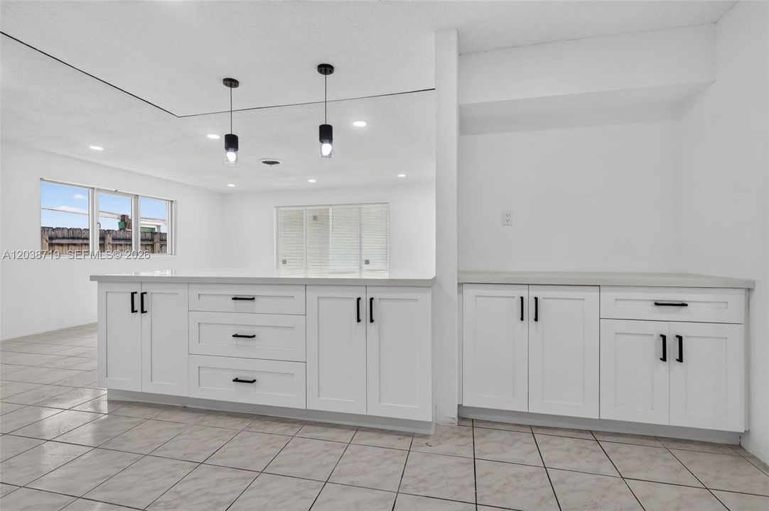 En Venta: $634,900 (4 camas, 3 baños, 2042 Pies cuadrados)