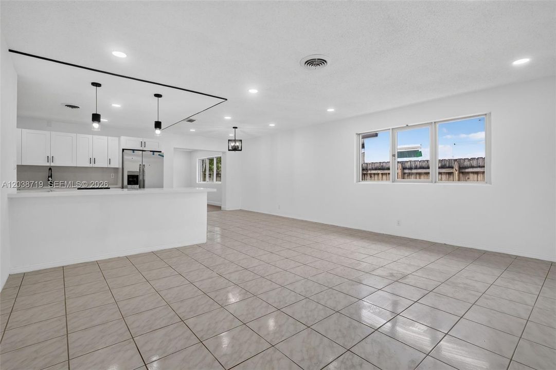 En Venta: $634,900 (4 camas, 3 baños, 2042 Pies cuadrados)