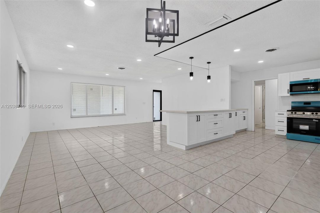 En Venta: $634,900 (4 camas, 3 baños, 2042 Pies cuadrados)