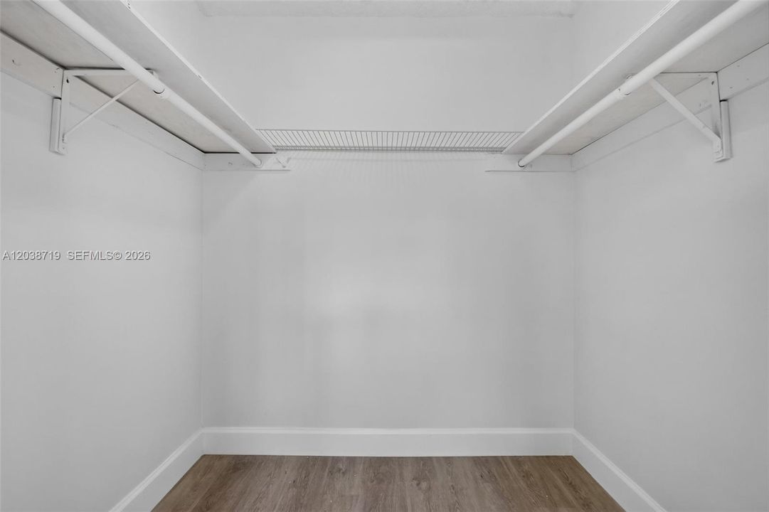 En Venta: $634,900 (4 camas, 3 baños, 2042 Pies cuadrados)