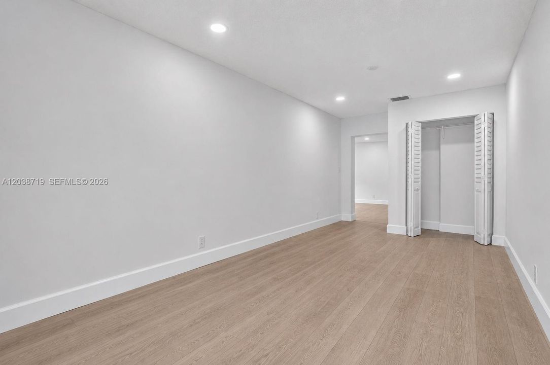 En Venta: $634,900 (4 camas, 3 baños, 2042 Pies cuadrados)