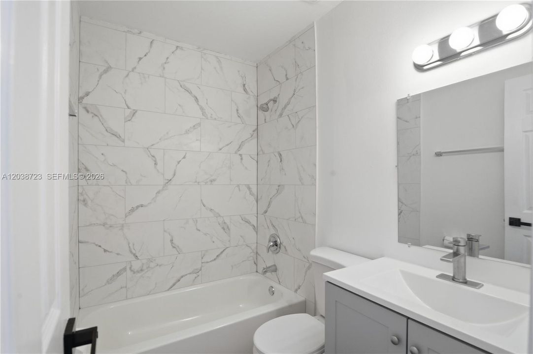 В аренду: $2,900 (4 спален, 1 ванн, 1032 Квадратных фут)