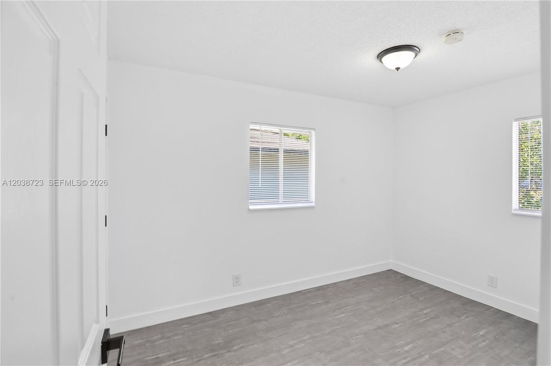 В аренду: $2,900 (4 спален, 1 ванн, 1032 Квадратных фут)