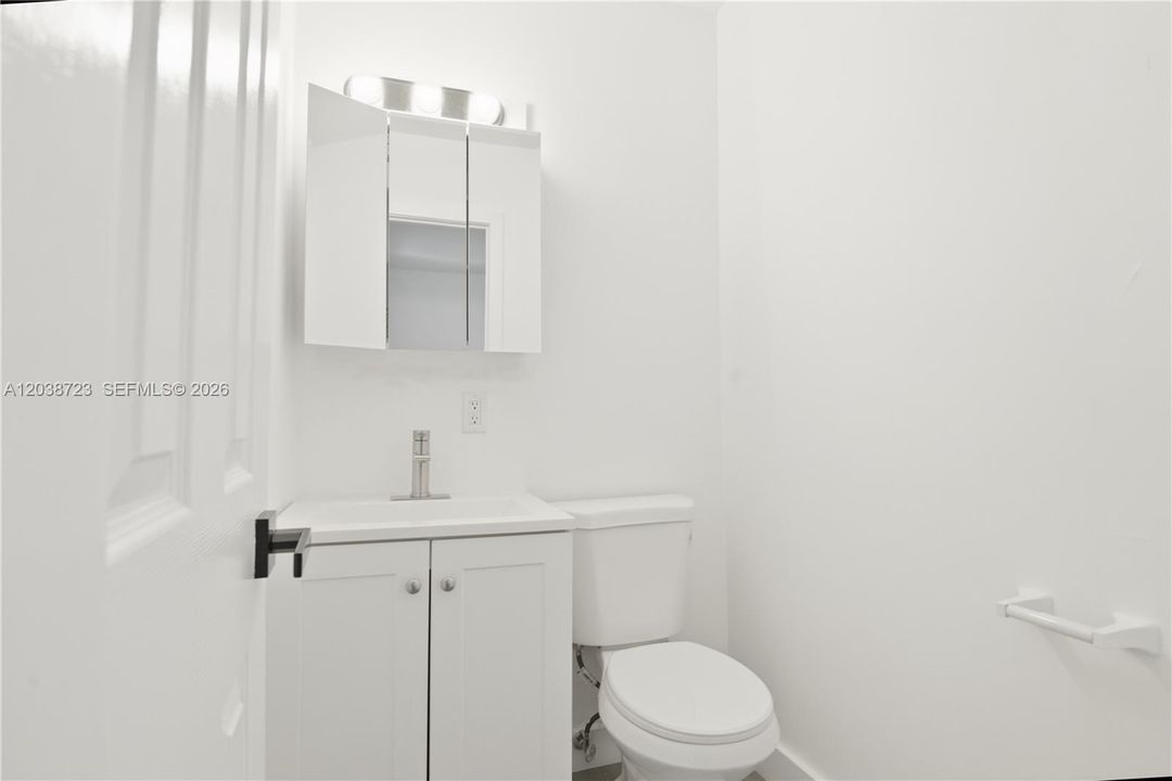 В аренду: $2,900 (4 спален, 1 ванн, 1032 Квадратных фут)