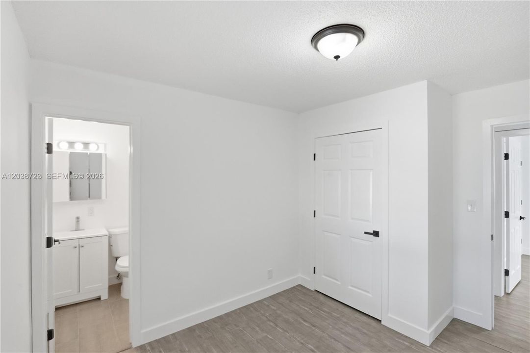 В аренду: $2,900 (4 спален, 1 ванн, 1032 Квадратных фут)
