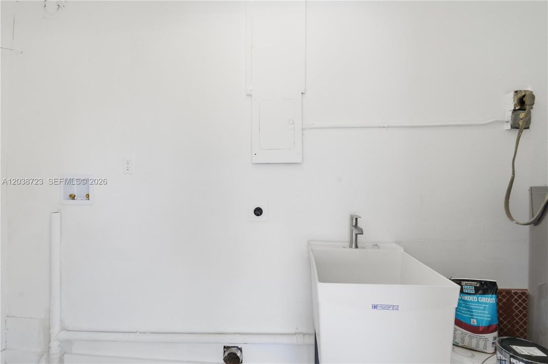 В аренду: $2,900 (4 спален, 1 ванн, 1032 Квадратных фут)