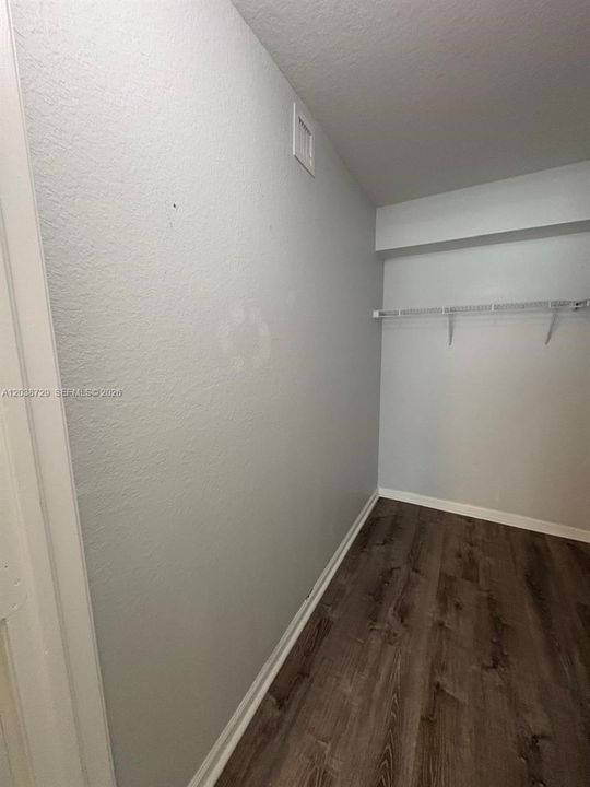 En Renta: $1,950 (2 camas, 2 baños, 900 Pies cuadrados)