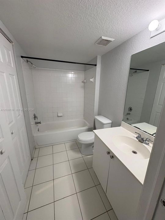 En Renta: $1,950 (2 camas, 2 baños, 900 Pies cuadrados)