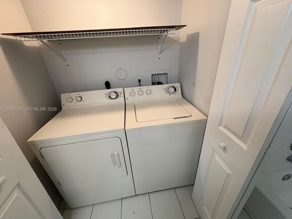 En Renta: $1,950 (2 camas, 2 baños, 900 Pies cuadrados)