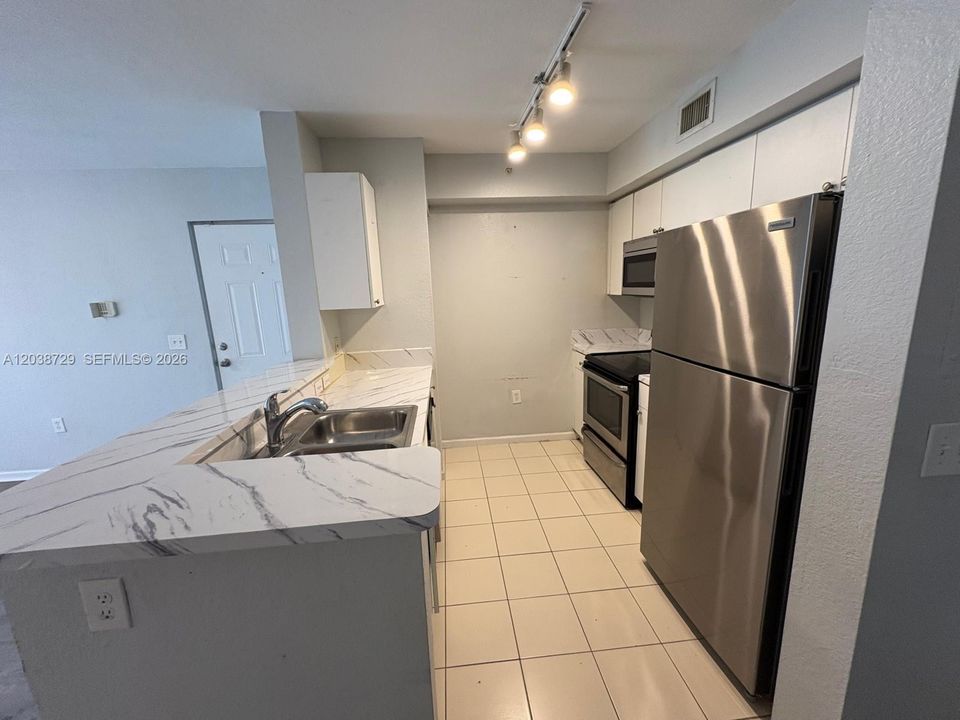 En Renta: $1,950 (2 camas, 2 baños, 900 Pies cuadrados)